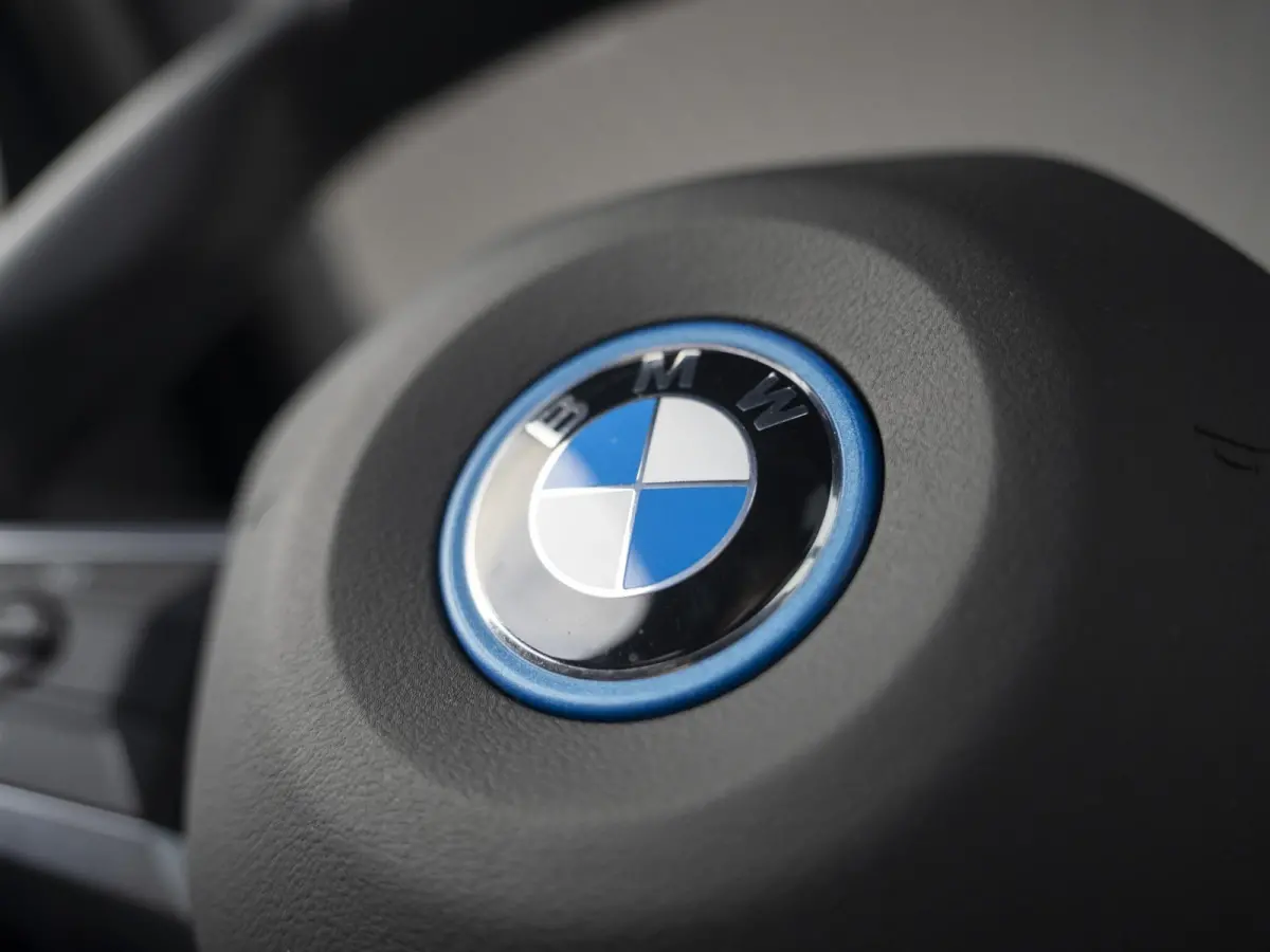 xDrive25e SoH 98% | M Sportpakket | Travel Pack | Achteruitrijcamera | Panoramadak | Trekhaak