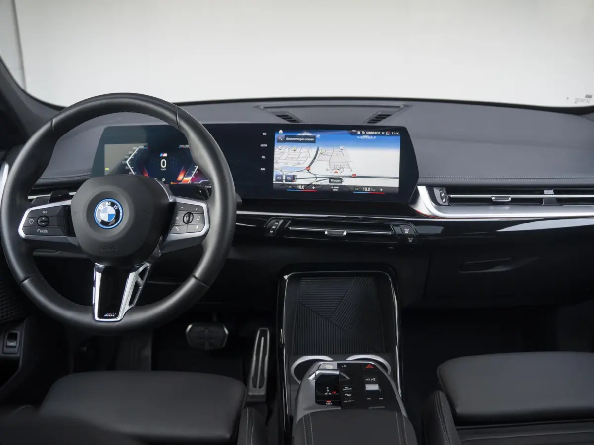 xDrive25e SoH 98% | M Sportpakket | Travel Pack | Achteruitrijcamera | Panoramadak | Trekhaak