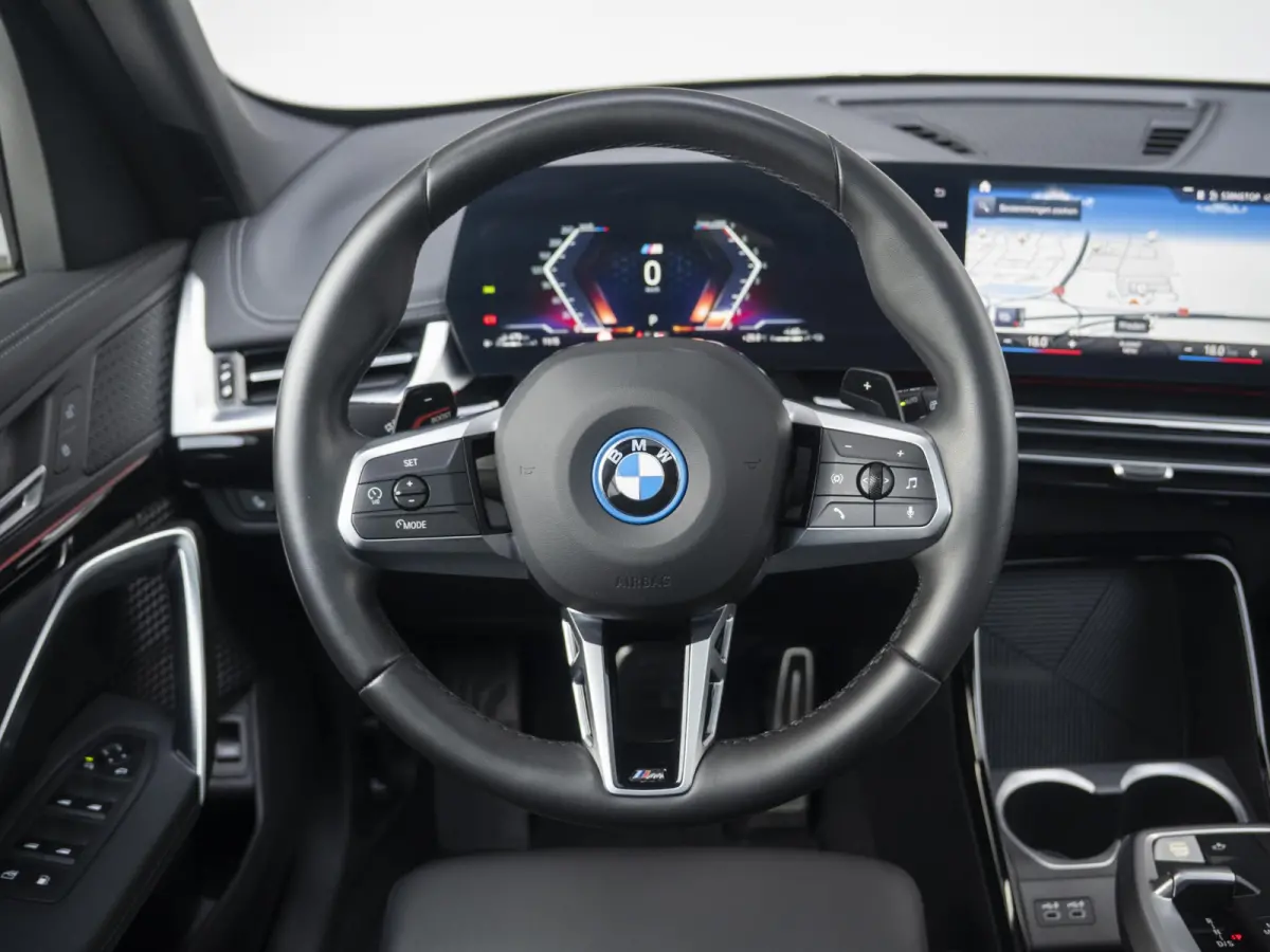 xDrive25e SoH 98% | M Sportpakket | Travel Pack | Achteruitrijcamera | Panoramadak | Trekhaak