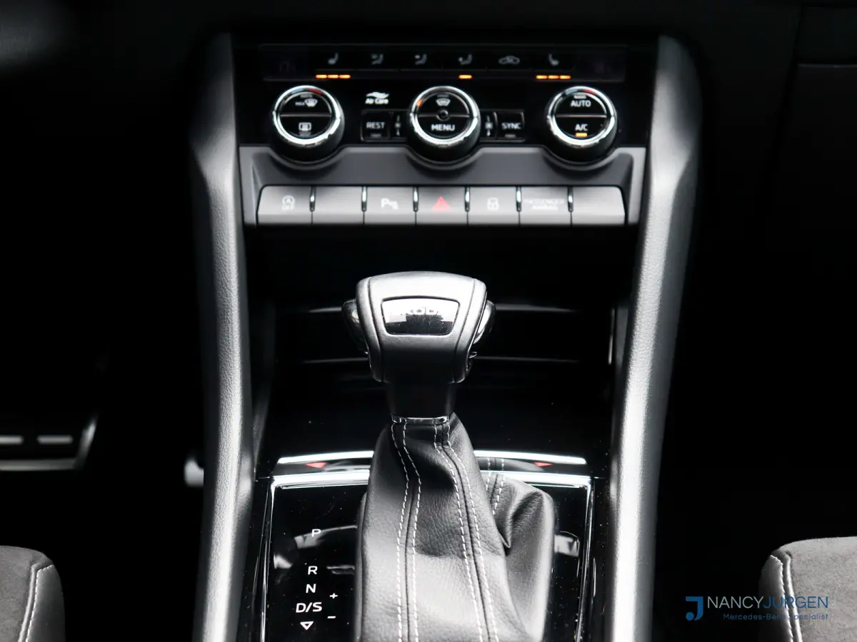 1.5 TSI | Sportline | Business | Pano | Camera | Assistentie Pakket | Comfort Pakket | Travel Pakket | 20" LM Vega | Virtual Cockpit | Wegdraaib. Trekhaak |