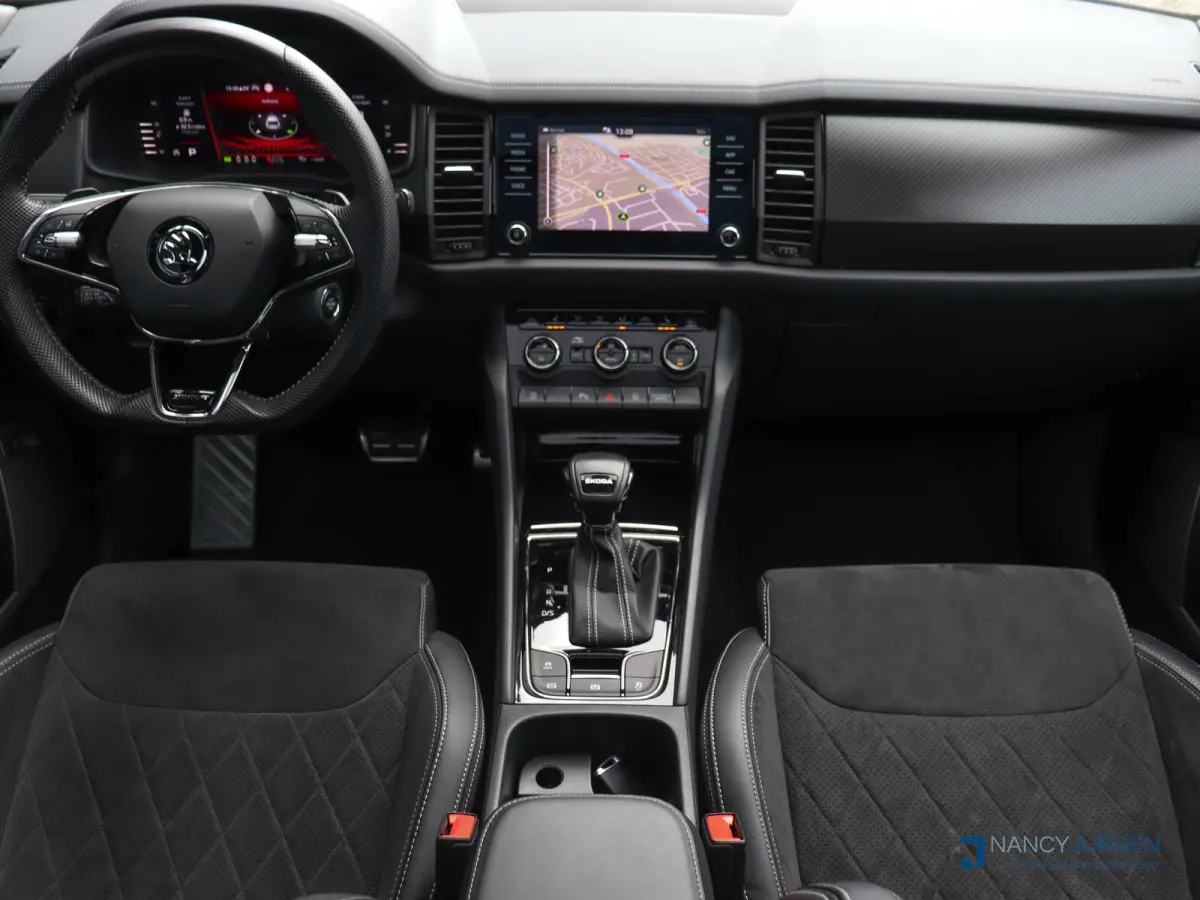 1.5 TSI | Sportline | Business | Pano | Camera | Assistentie Pakket | Comfort Pakket | Travel Pakket | 20" LM Vega | Virtual Cockpit | Wegdraaib. Trekhaak |