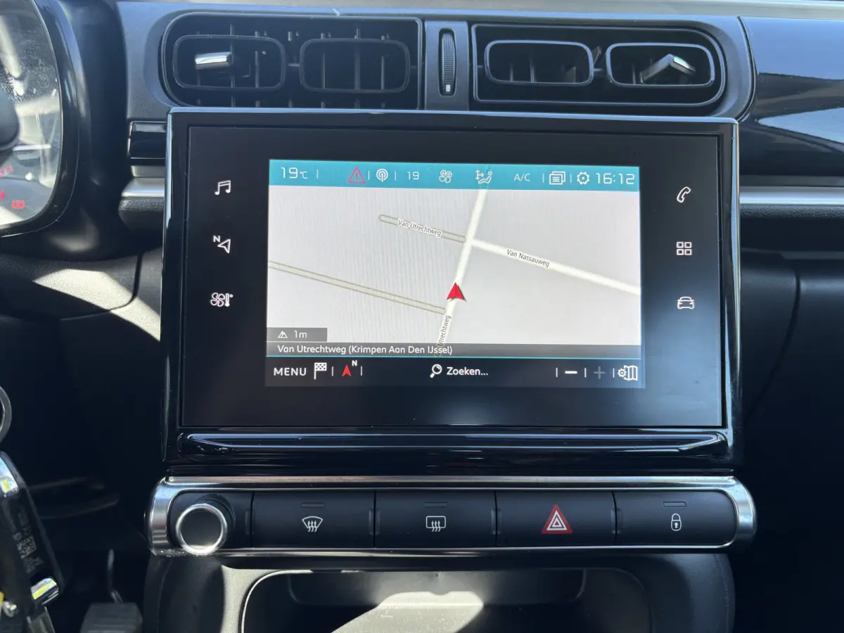 1.2 PureTech Feel GARANTIE/CARPLAY/CLIMA/CRUISE/NAVI/PARKEERSENS./TREKHAAK rijklaarprijs!