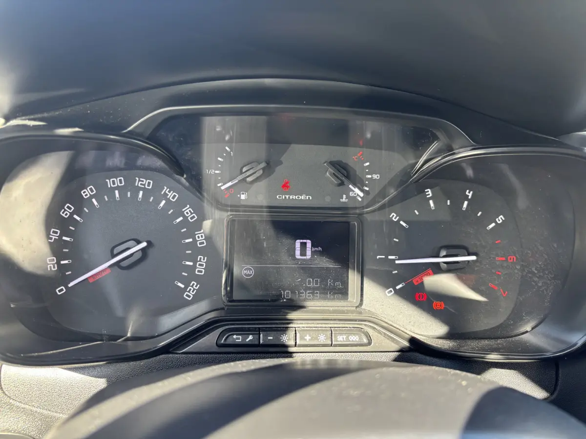 1.2 PureTech Feel GARANTIE/CARPLAY/CLIMA/CRUISE/NAVI/PARKEERSENS./TREKHAAK rijklaarprijs!