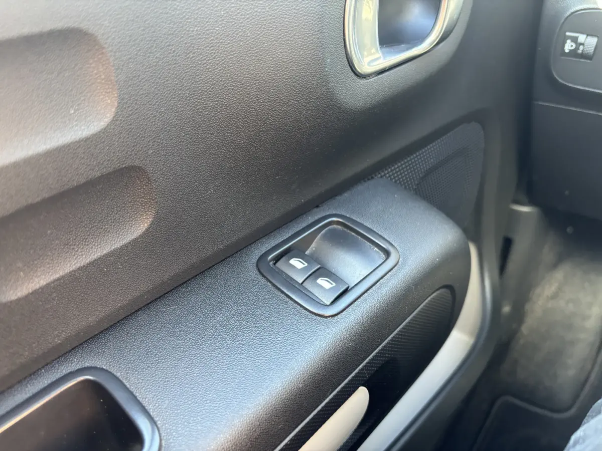 1.2 PureTech Feel GARANTIE/CARPLAY/CLIMA/CRUISE/NAVI/PARKEERSENS./TREKHAAK rijklaarprijs!