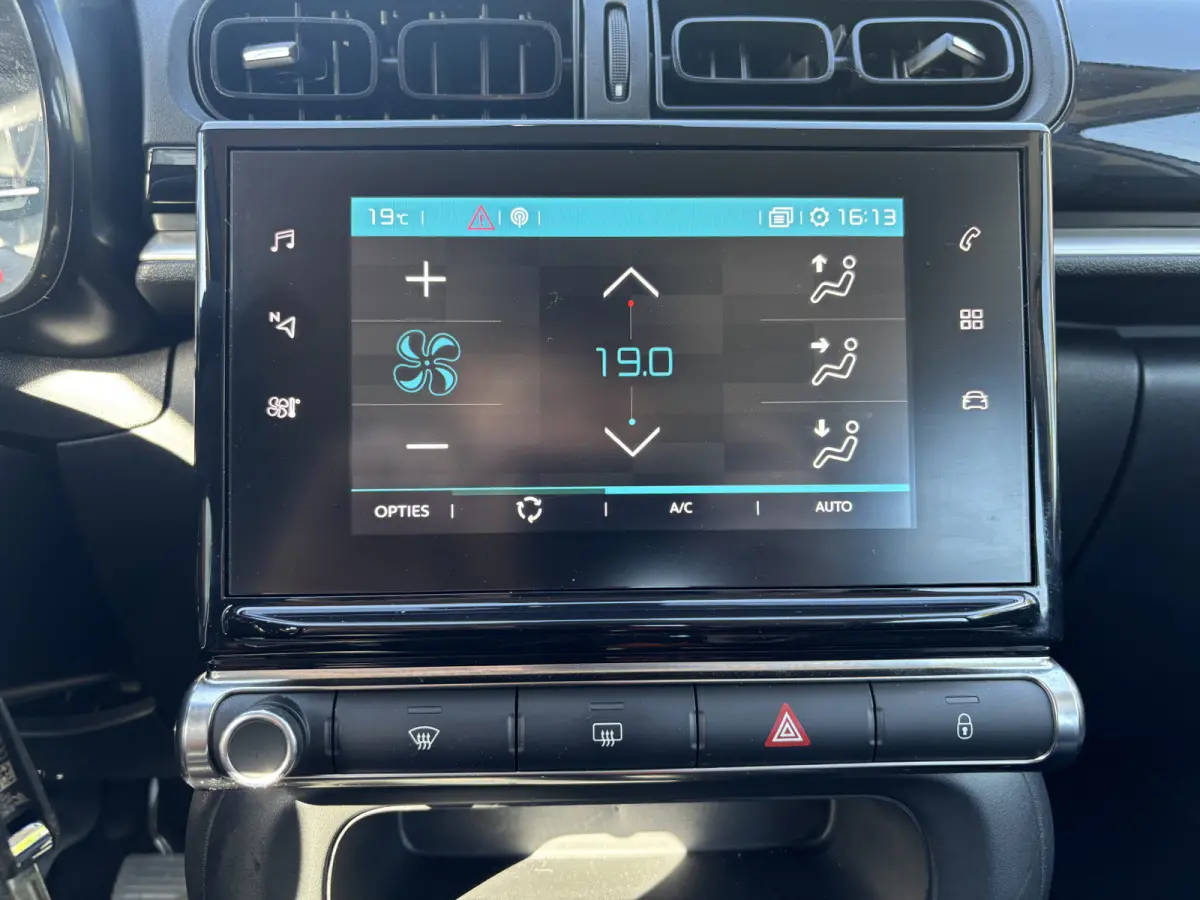 1.2 PureTech Feel GARANTIE/CARPLAY/CLIMA/CRUISE/NAVI/PARKEERSENS./TREKHAAK rijklaarprijs!