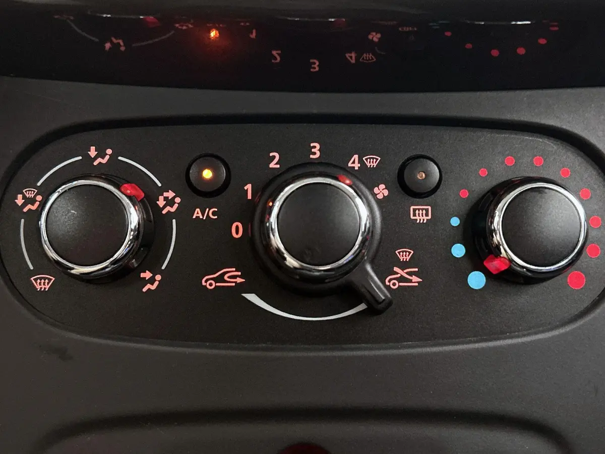 0.9 TCe 10th Anniversary | Airco | Cruise Control | Radio |