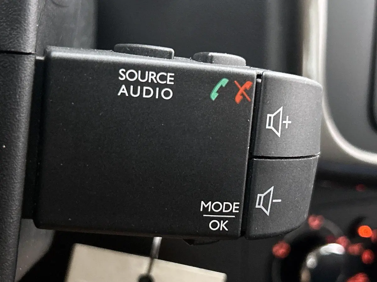 0.9 TCe 10th Anniversary | Airco | Cruise Control | Radio |