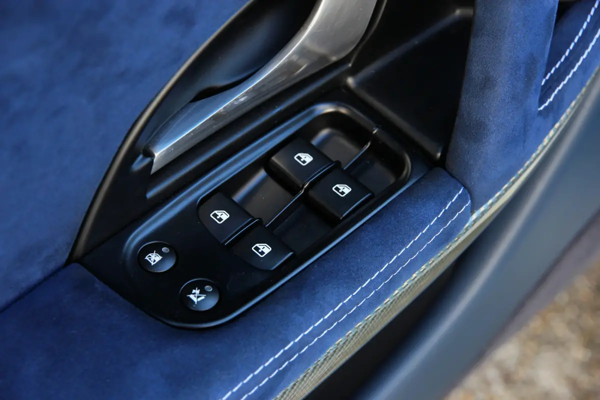 4.7 Sport GTS GT S | blauw alcantara | BTW | Uniek