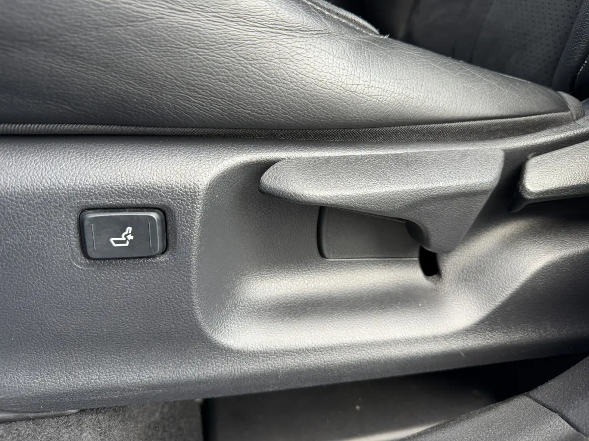 1.8 Hybrid Executive / Bi tone | Leer/alcantara | Dealer onderhouden | LED | JBL | Rijklaar!!