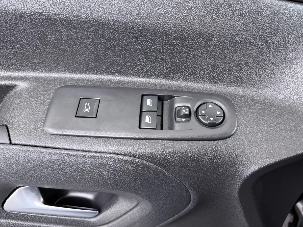 1.5 BlueHDi 100 S&S L1 | Cruise control | Houten vloer in laadruimte | Parkeersensor achter
