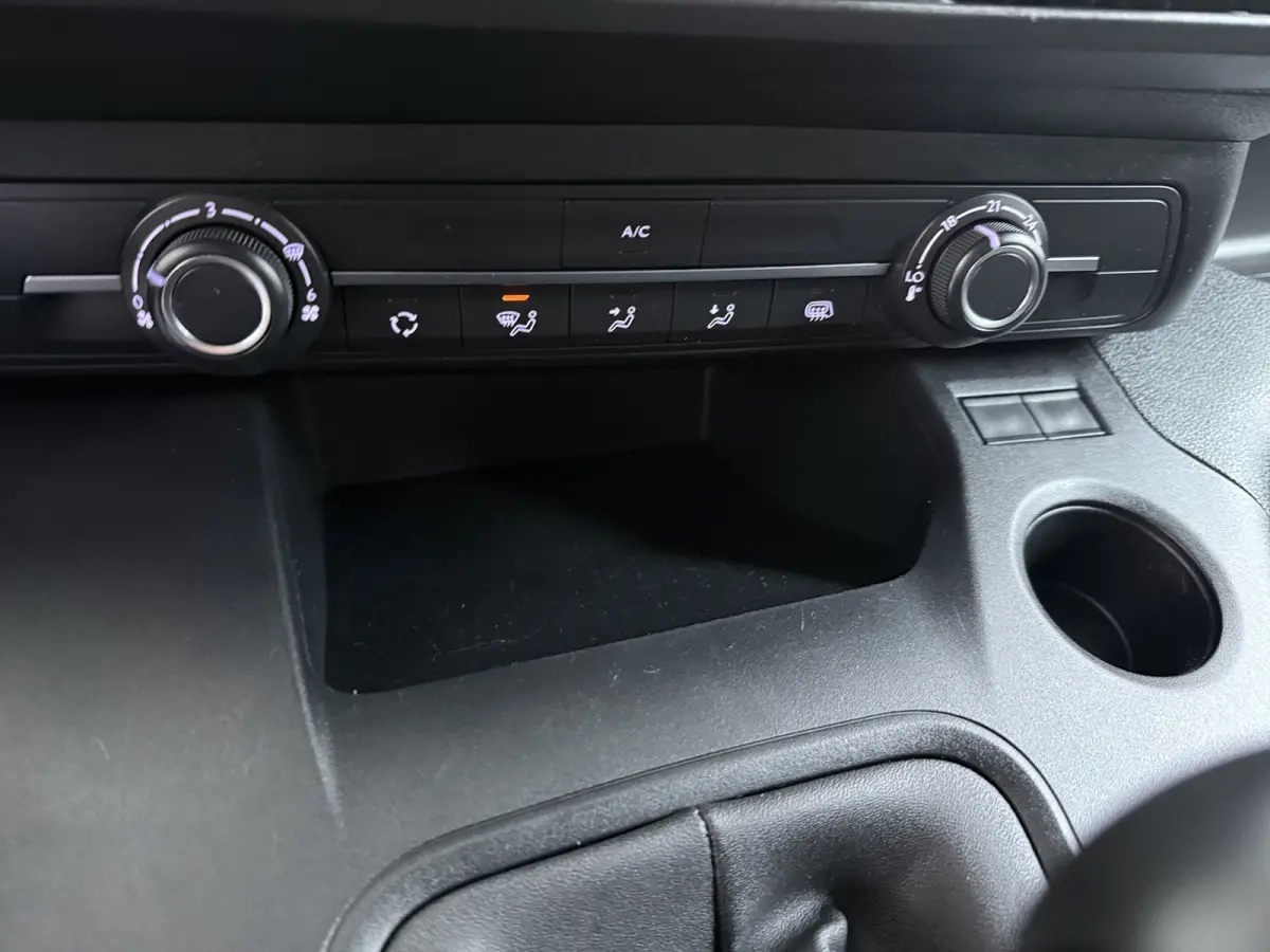 1.5 BlueHDi 100 S&S L1 | Cruise control | Houten vloer in laadruimte | Parkeersensor achter