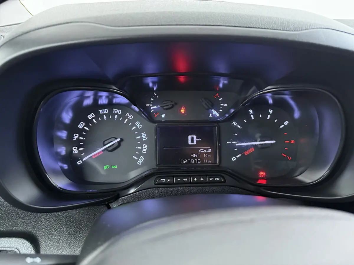 1.5 BlueHDi 100 S&S L1 | Cruise control | Houten vloer in laadruimte | Parkeersensor achter