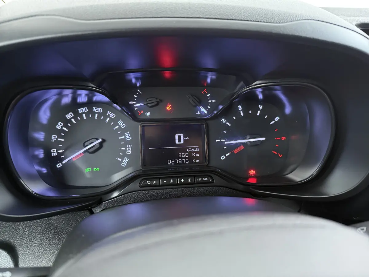 1.5 BlueHDi 100 S&S L1 | Cruise control | Houten vloer in laadruimte | Parkeersensor achter