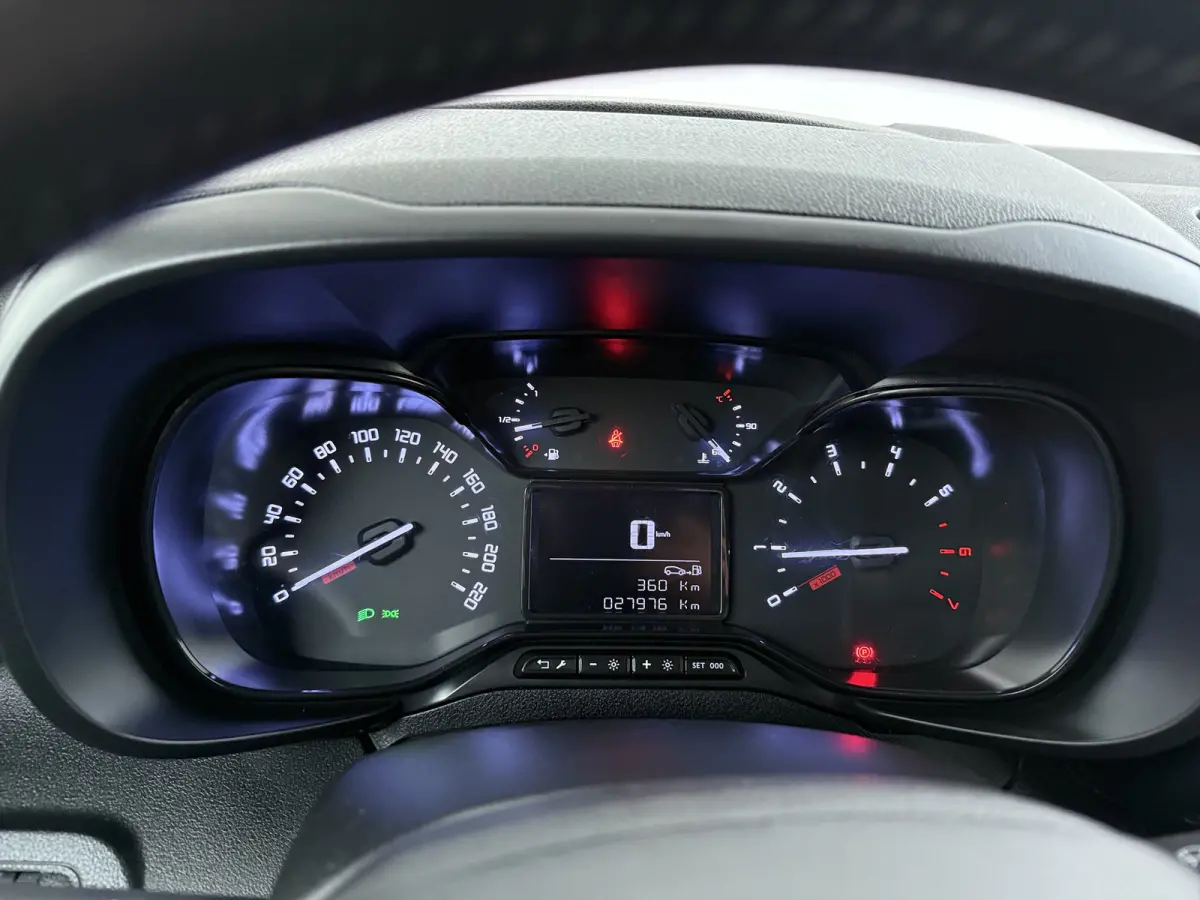 1.5 BlueHDi 100 S&S L1 | Cruise control | Houten vloer in laadruimte | Parkeersensor achter
