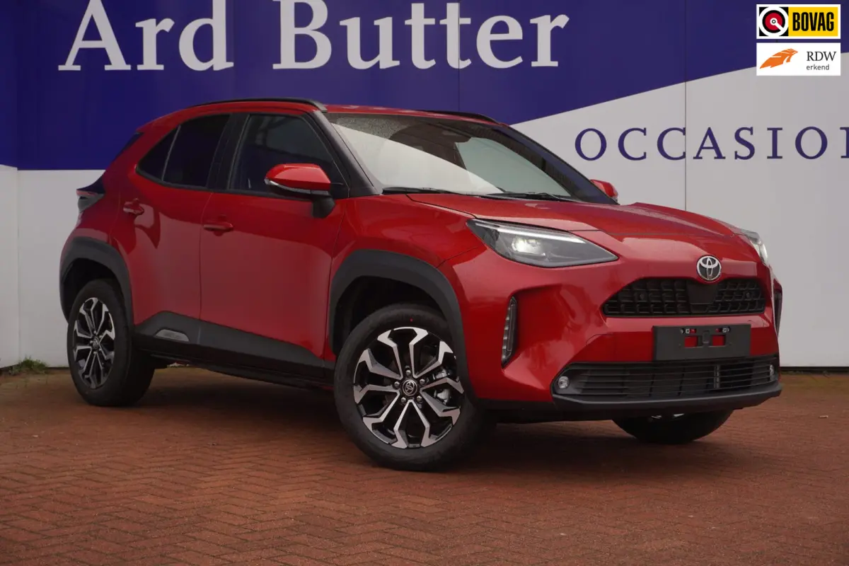 1.5 Hybrid 130 Dynamic / stoel&stuurverw/Comfortpack / NIEUW / Emotional Red premium metallic / = MEI 2026 !!