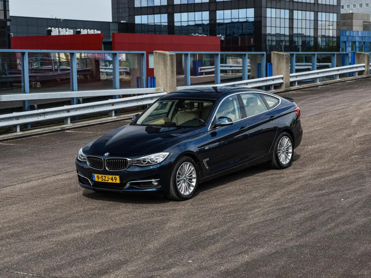 320i High Executive Luxury | 184 PK Aut. | Comfortzetels | Leder | Memory | Bi-xenon | Navigatie | Stoelverwarming