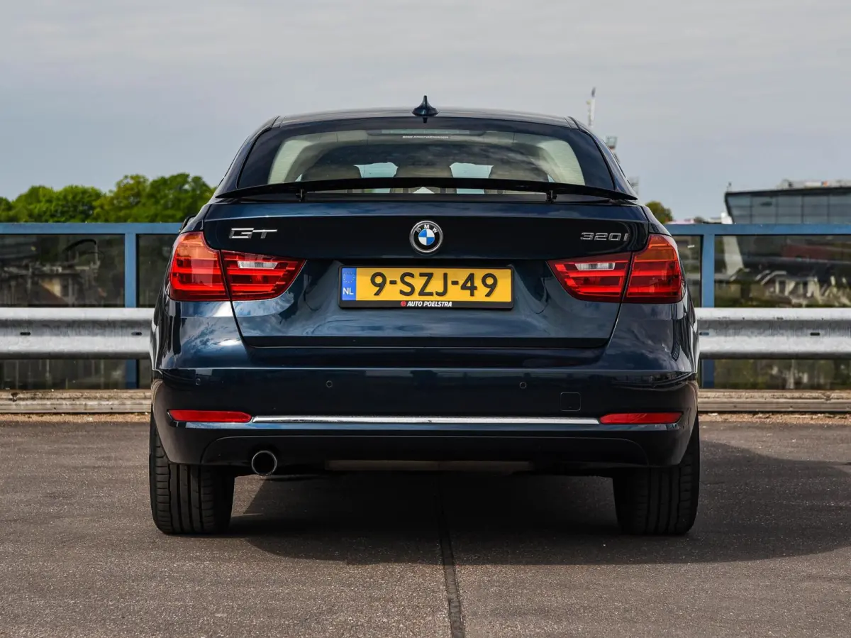 320i High Executive Luxury | 184 PK Aut. | Comfortzetels | Leder | Memory | Bi-xenon | Navigatie | Stoelverwarming