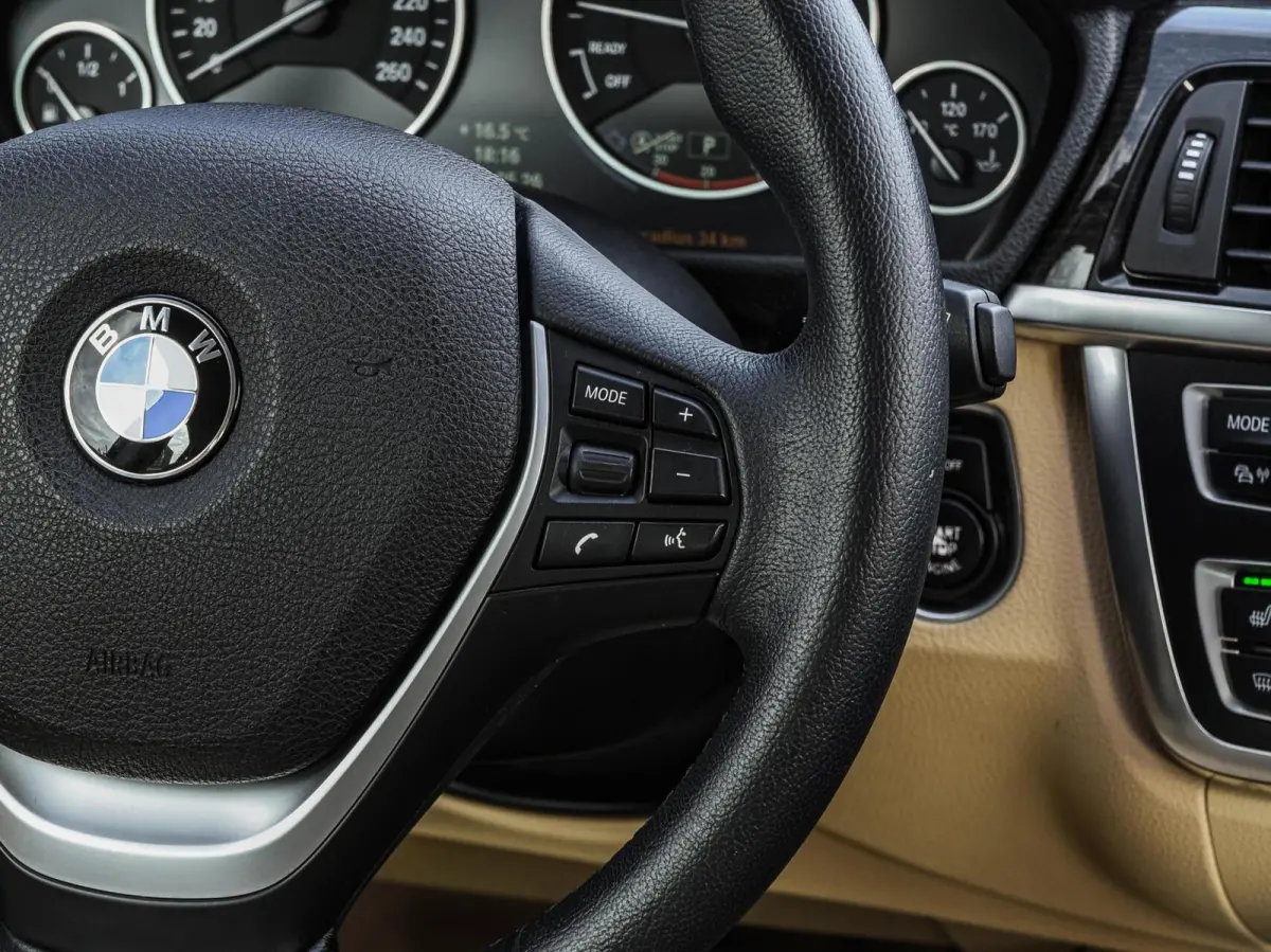 320i High Executive Luxury | 184 PK Aut. | Comfortzetels | Leder | Memory | Bi-xenon | Navigatie | Stoelverwarming