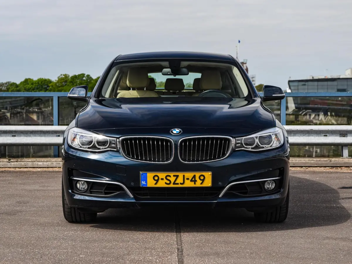 320i High Executive Luxury | 184 PK Aut. | Comfortzetels | Leder | Memory | Bi-xenon | Navigatie | Stoelverwarming