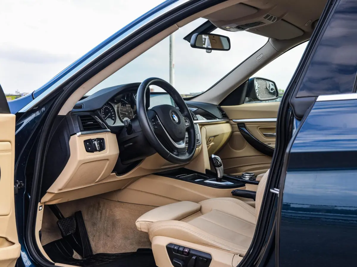 320i High Executive Luxury | 184 PK Aut. | Comfortzetels | Leder | Memory | Bi-xenon | Navigatie | Stoelverwarming