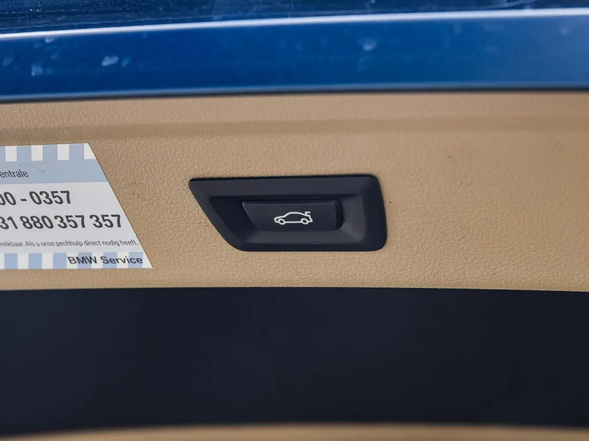 320i High Executive Luxury | 184 PK Aut. | Comfortzetels | Leder | Memory | Bi-xenon | Navigatie | Stoelverwarming
