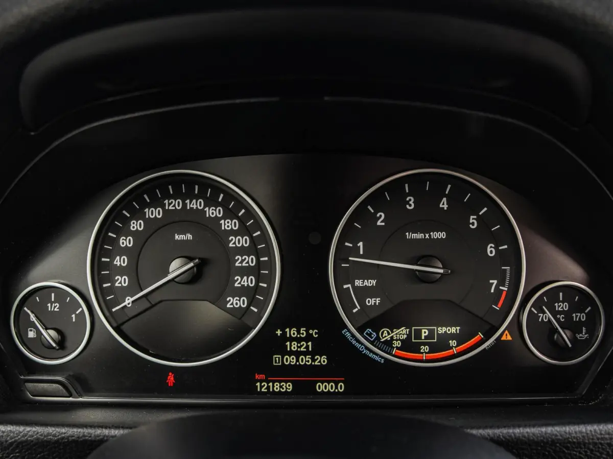 320i High Executive Luxury | 184 PK Aut. | Comfortzetels | Leder | Memory | Bi-xenon | Navigatie | Stoelverwarming