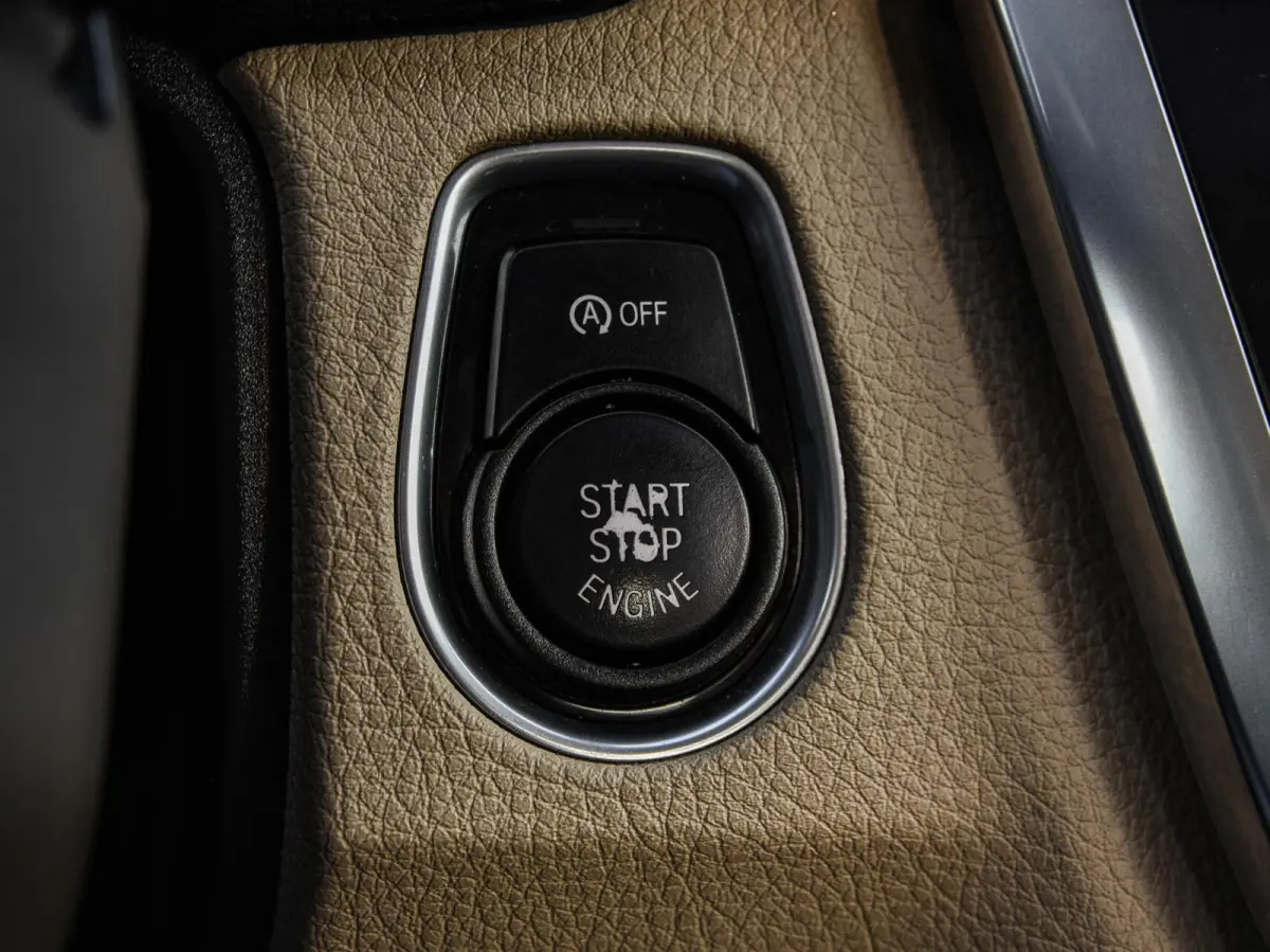 320i High Executive Luxury | 184 PK Aut. | Comfortzetels | Leder | Memory | Bi-xenon | Navigatie | Stoelverwarming