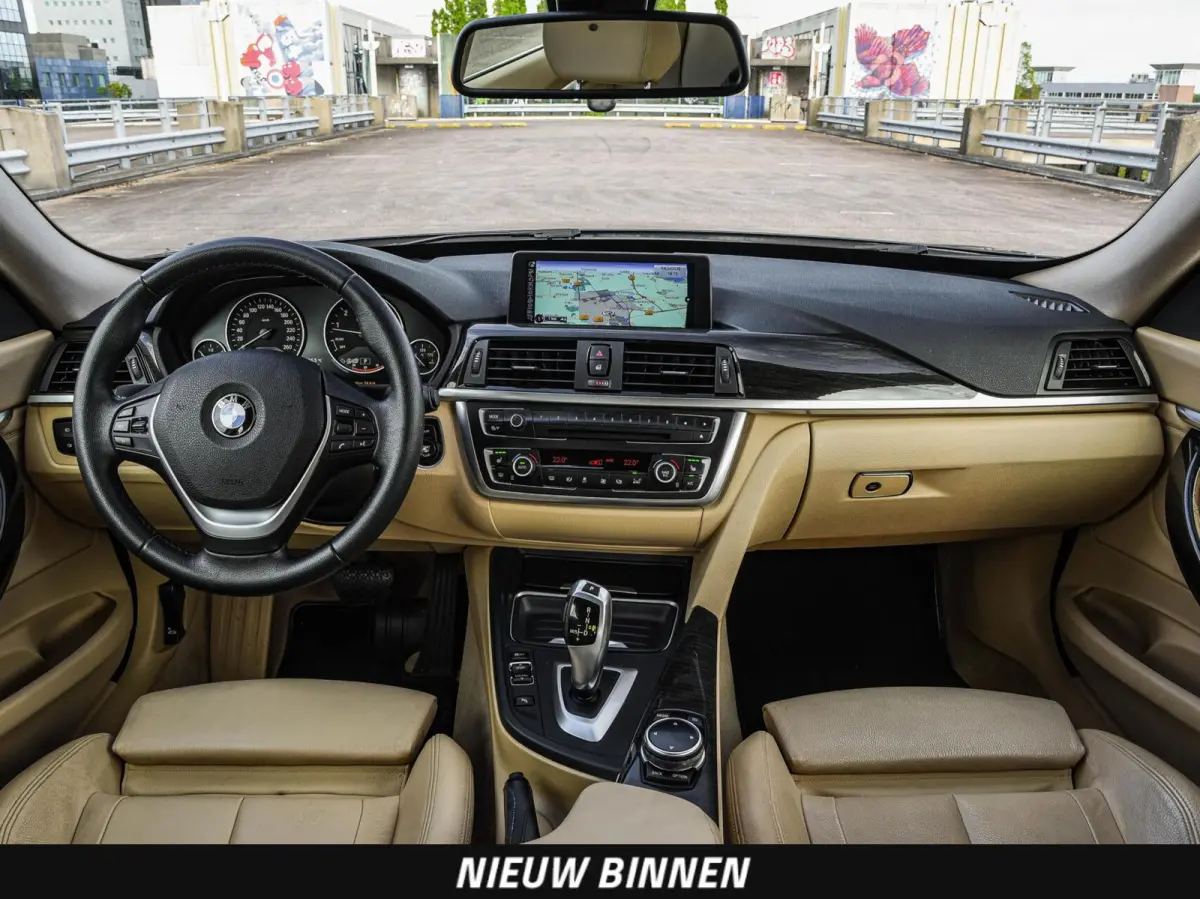 320i High Executive Luxury | 184 PK Aut. | Comfortzetels | Leder | Memory | Bi-xenon | Navigatie | Stoelverwarming