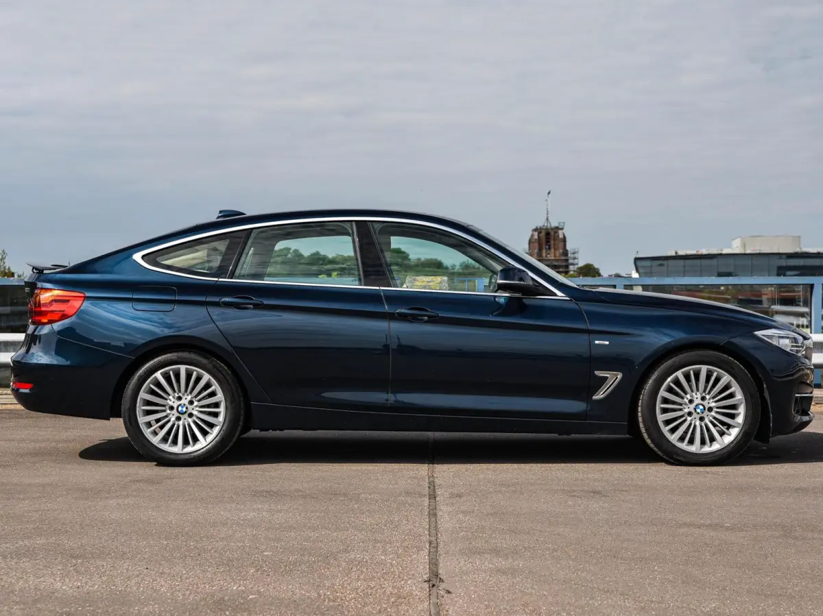 320i High Executive Luxury | 184 PK Aut. | Comfortzetels | Leder | Memory | Bi-xenon | Navigatie | Stoelverwarming