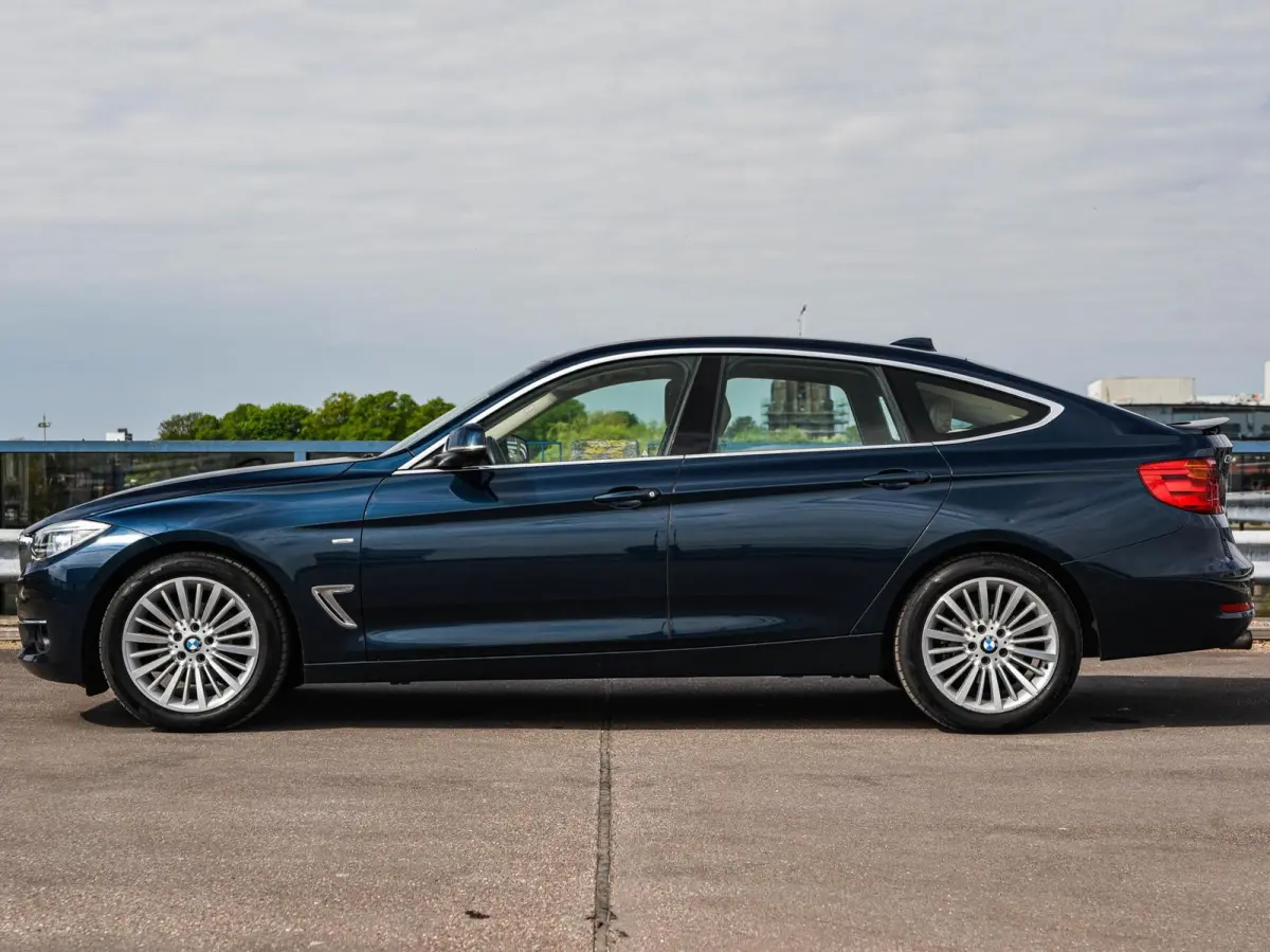 320i High Executive Luxury | 184 PK Aut. | Comfortzetels | Leder | Memory | Bi-xenon | Navigatie | Stoelverwarming
