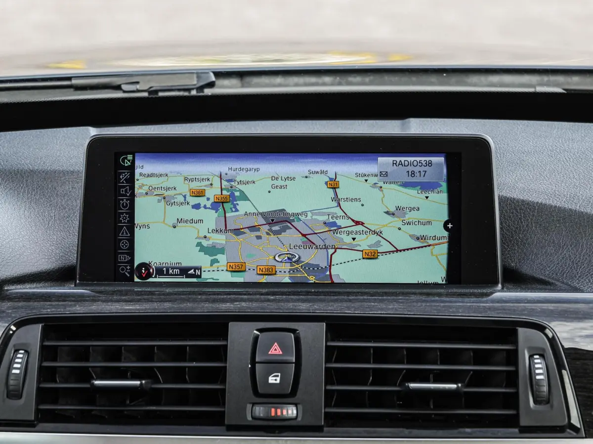 320i High Executive Luxury | 184 PK Aut. | Comfortzetels | Leder | Memory | Bi-xenon | Navigatie | Stoelverwarming