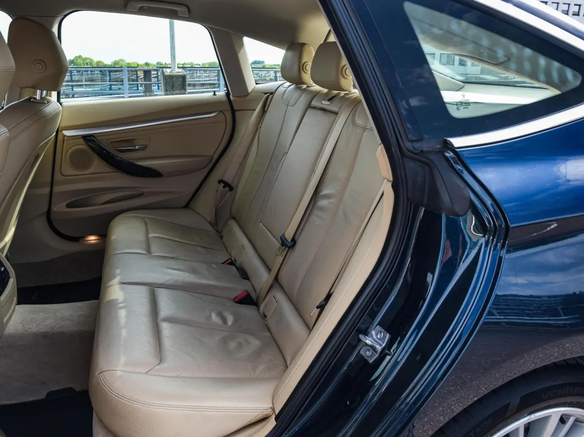 320i High Executive Luxury | 184 PK Aut. | Comfortzetels | Leder | Memory | Bi-xenon | Navigatie | Stoelverwarming