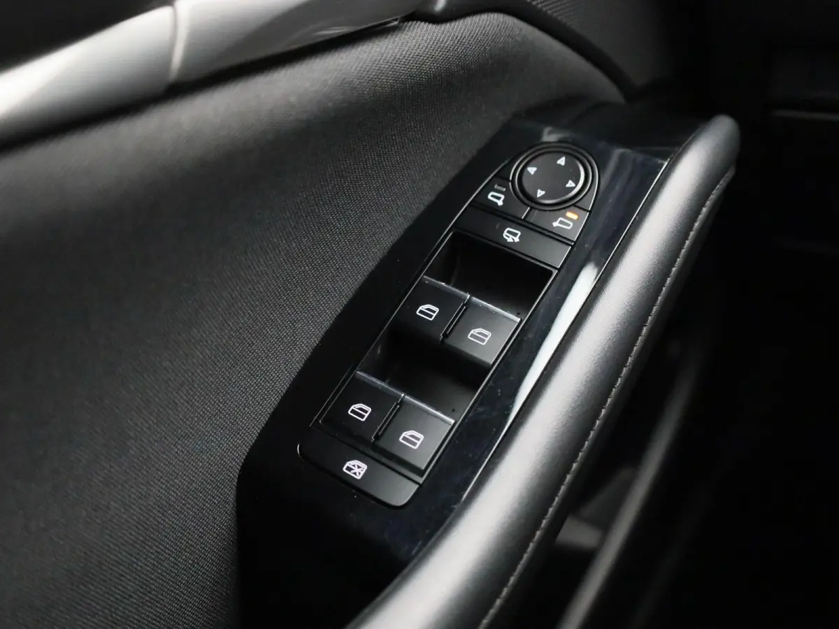 2.0 e-SkyActiv-X M Hybrid 186 | ACC | Head-up display | Keyless | DAB | Navi |  Airco |