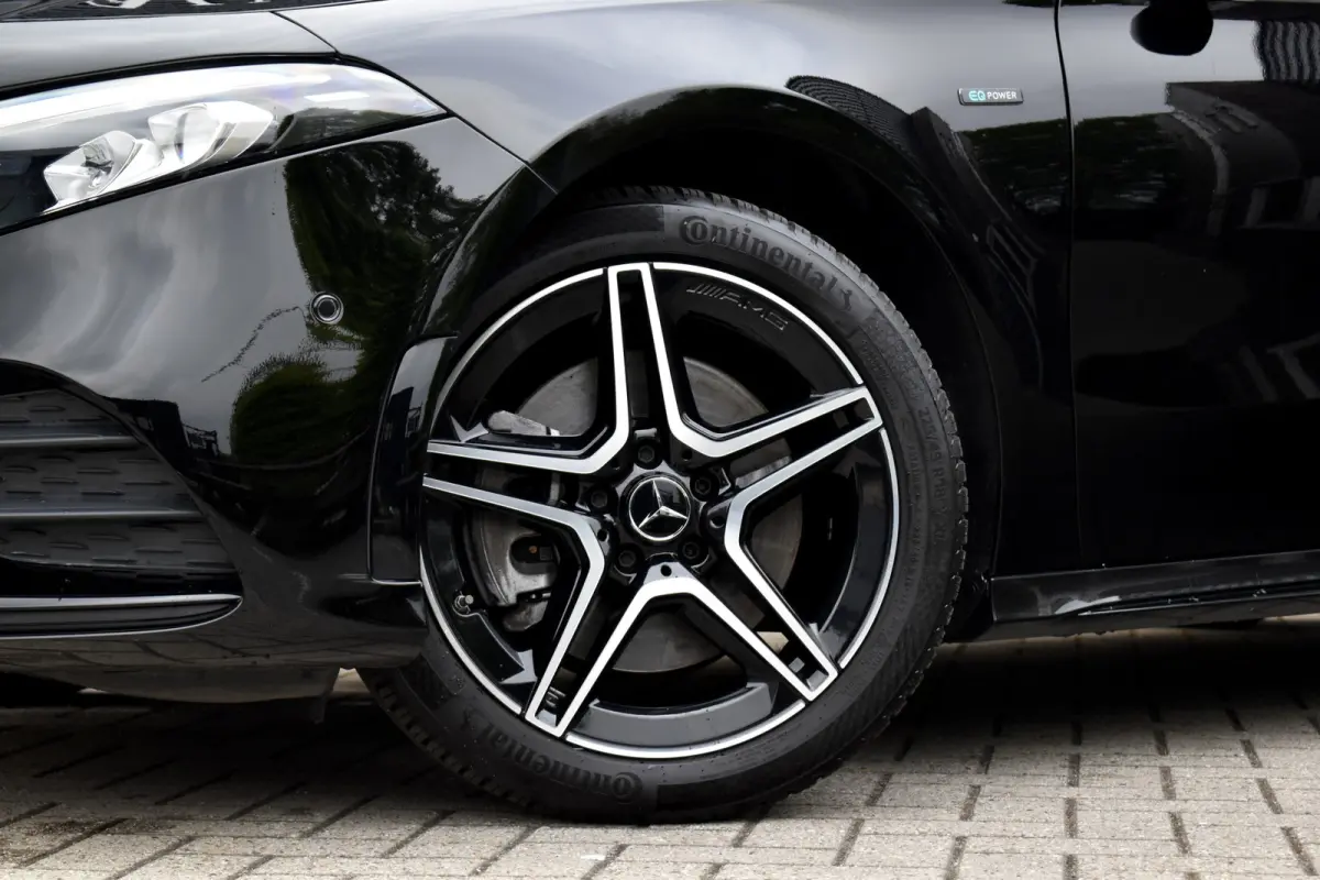 250 e AMG Line | Sfeerverlichting | Stoelverwarming | 18'' Wielen | CarPlay | Navigatie |