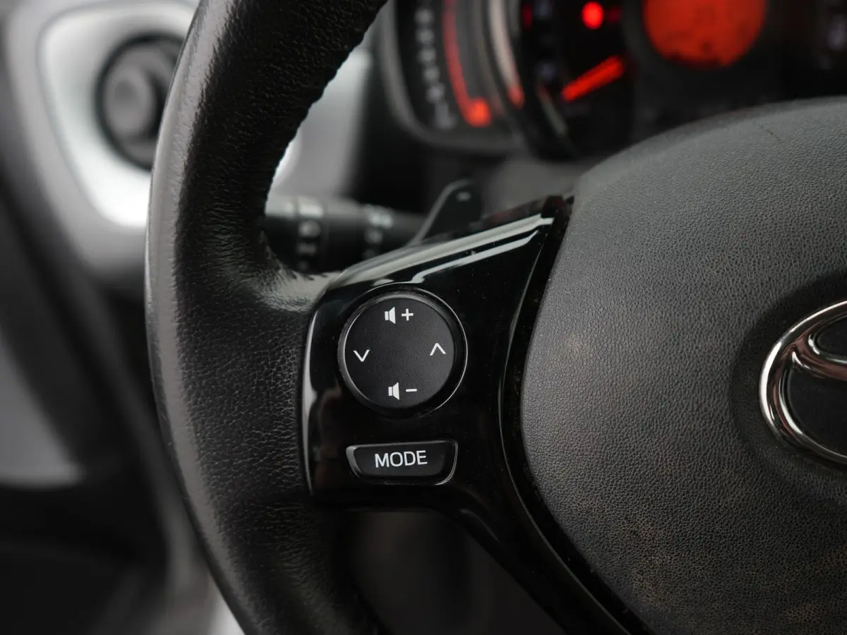 1.0 VVT-i x-cite AUTOMAAT | CAMERA | MIRROR LINK | CLIMATE CONTROL