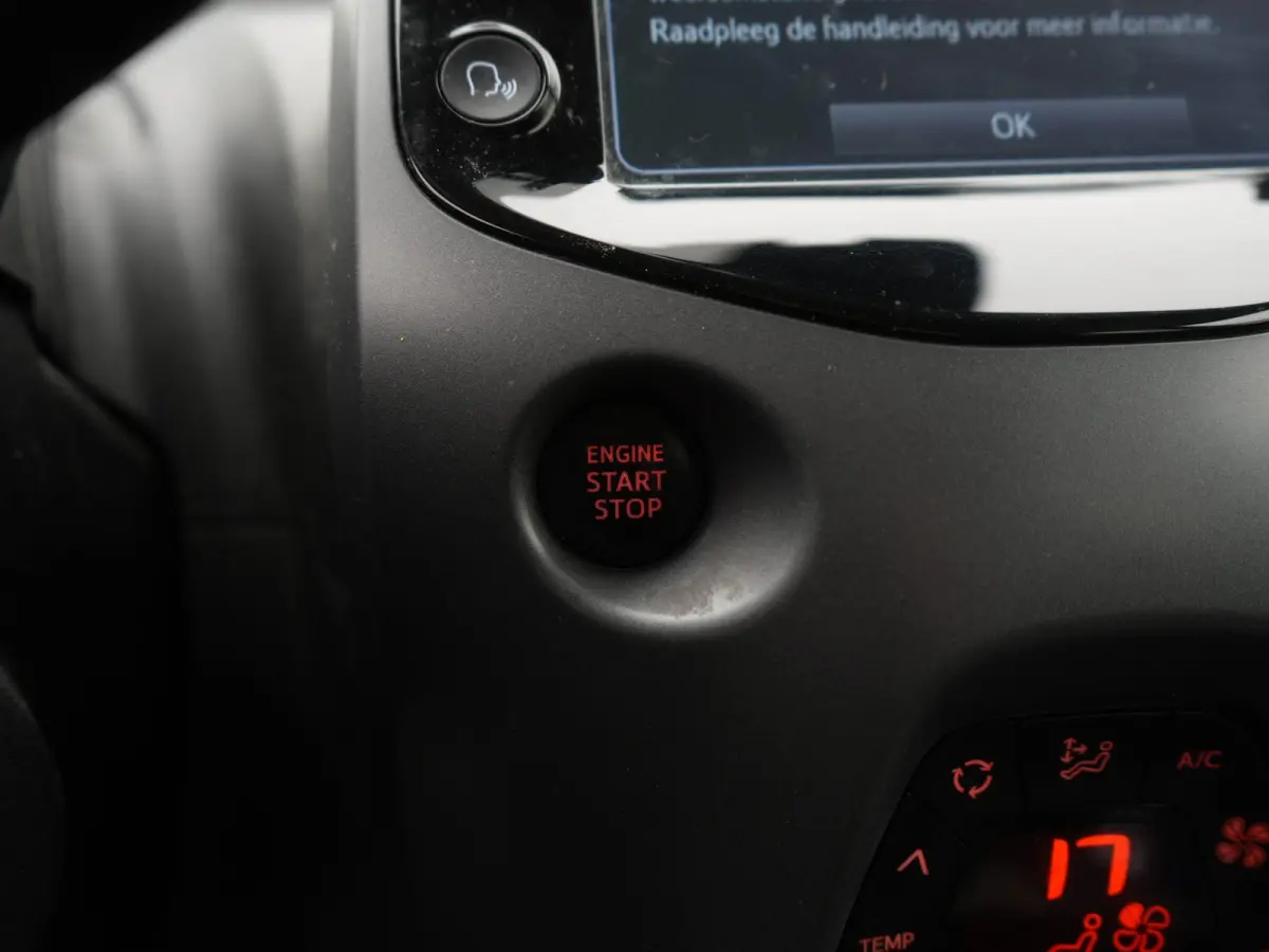 1.0 VVT-i x-cite AUTOMAAT | CAMERA | MIRROR LINK | CLIMATE CONTROL