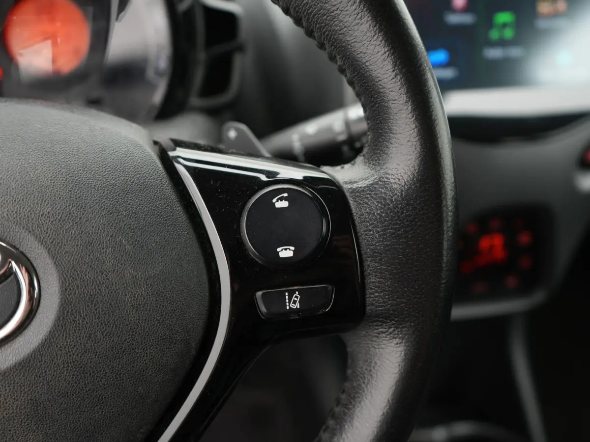 1.0 VVT-i x-cite AUTOMAAT | CAMERA | MIRROR LINK | CLIMATE CONTROL
