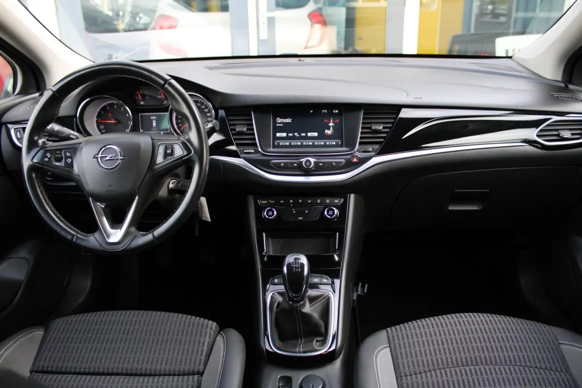 1.2 Design & Tech|Carplay|Camera|Climate|PDC|Cruise|