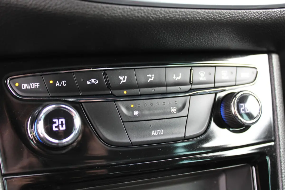 1.2 Design & Tech|Carplay|Camera|Climate|PDC|Cruise|