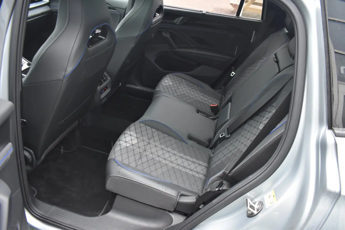 1.5 eHybrid 204PK DSG-6 R-Line Edition | TREKHAAK | 20 INCH | BLACK STYLE | DESIGN + COMFORT + ASSISTANCE PAKKET