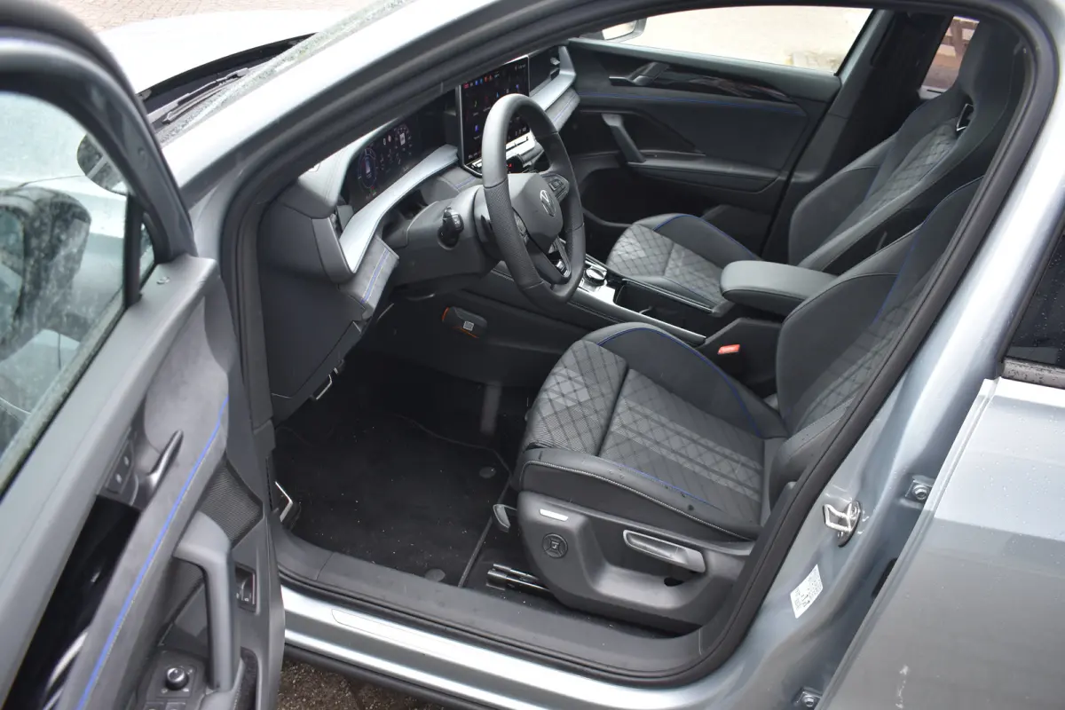 1.5 eHybrid 204PK DSG-6 R-Line Edition | TREKHAAK | 20 INCH | BLACK STYLE | DESIGN + COMFORT + ASSISTANCE PAKKET