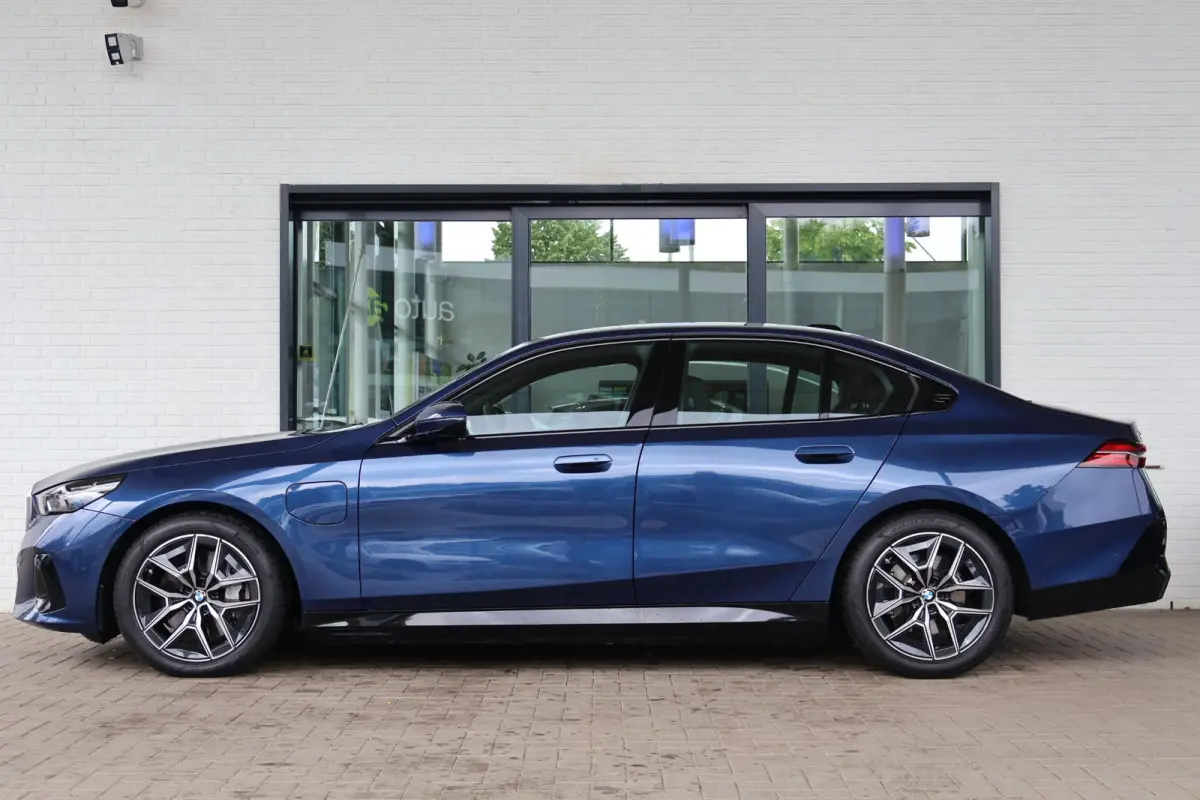 550e xDrive | SOH 100% | M Sport | Glazen Panoramadak | Harman/Kardon | Stoelverwarming | Camera | Parkeersensoren voor en achter | Adaptive LED