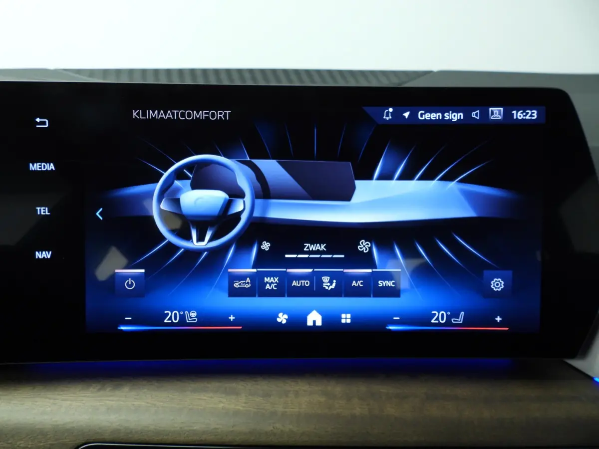 218i | M-Sportpakket  | LED | Navigatie | Panoramadak | Stoelverwarming | Keyles go | DAB | Alu 19 inch
