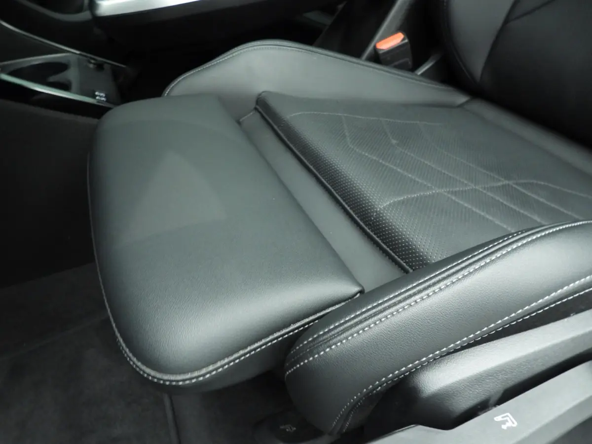 218i | M-Sportpakket  | LED | Navigatie | Panoramadak | Stoelverwarming | Keyles go | DAB | Alu 19 inch