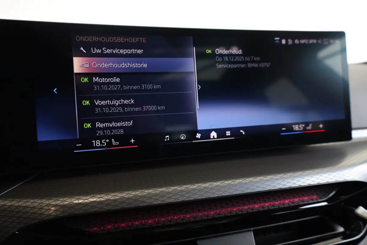 318i | M Sport | Glazen Panoramadak | Trekhaak Elektrisch | Leder | Camera | Stoelverwarming