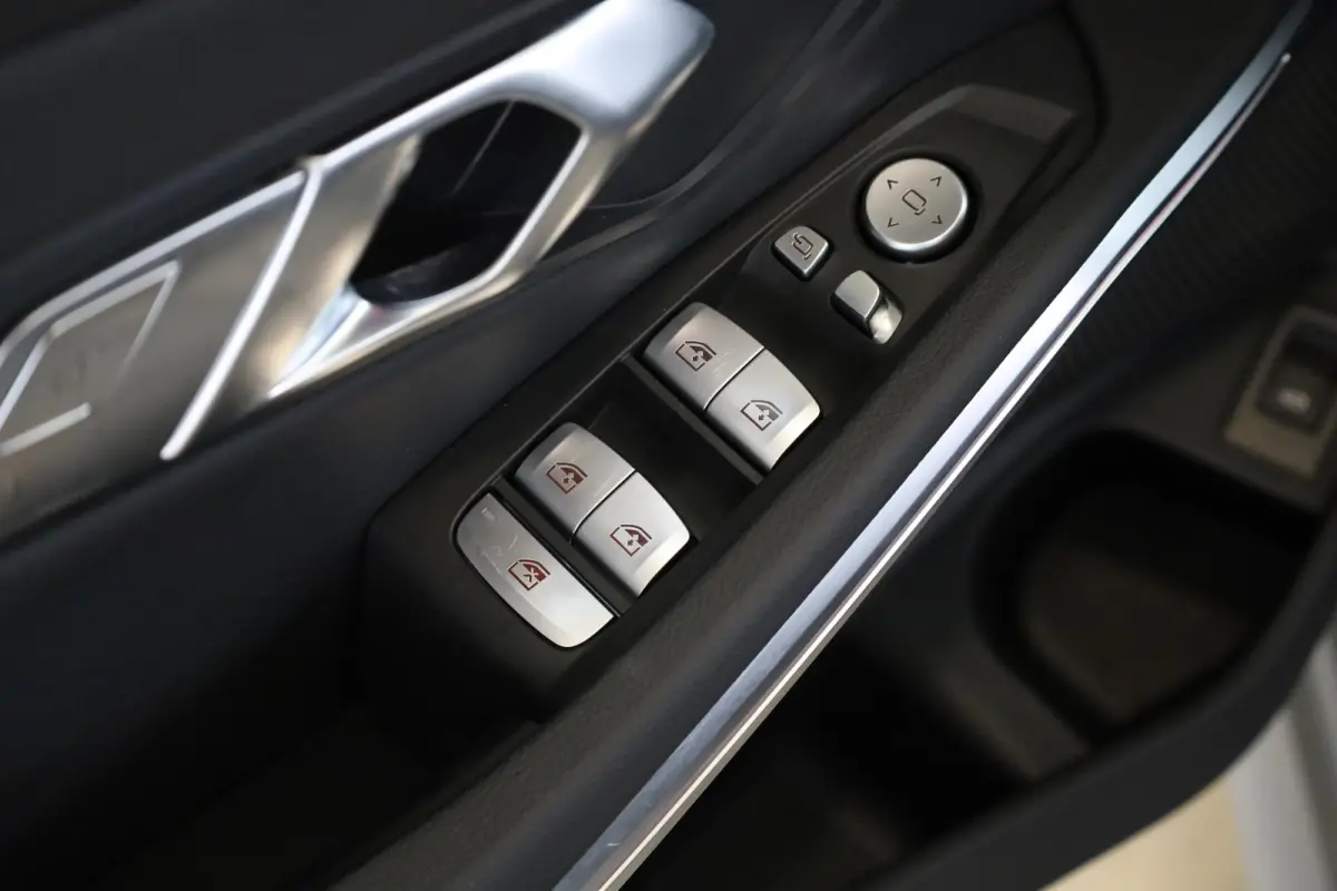318i | M Sport | Glazen Panoramadak | Trekhaak Elektrisch | Leder | Camera | Stoelverwarming