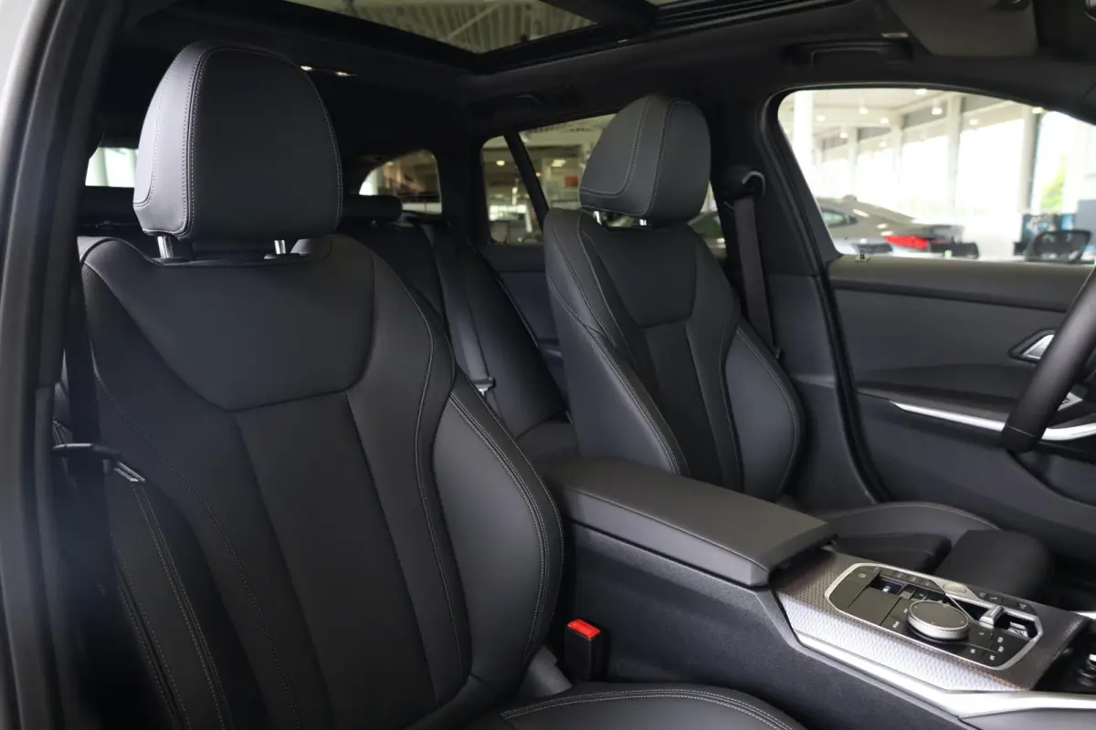 318i | M Sport | Glazen Panoramadak | Trekhaak Elektrisch | Leder | Camera | Stoelverwarming