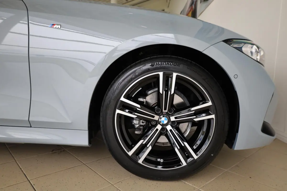 318i | M Sport | Glazen Panoramadak | Trekhaak Elektrisch | Leder | Camera | Stoelverwarming