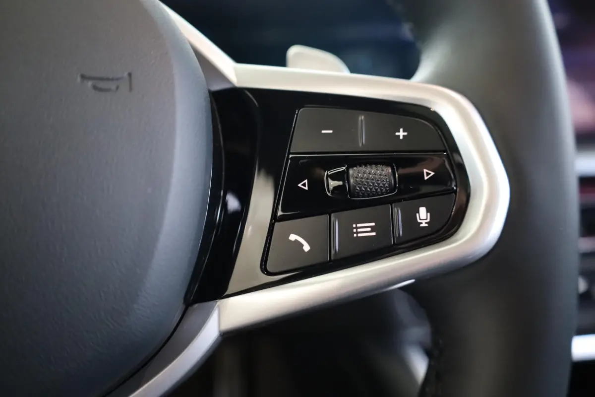 318i | M Sport | Glazen Panoramadak | Trekhaak Elektrisch | Leder | Camera | Stoelverwarming