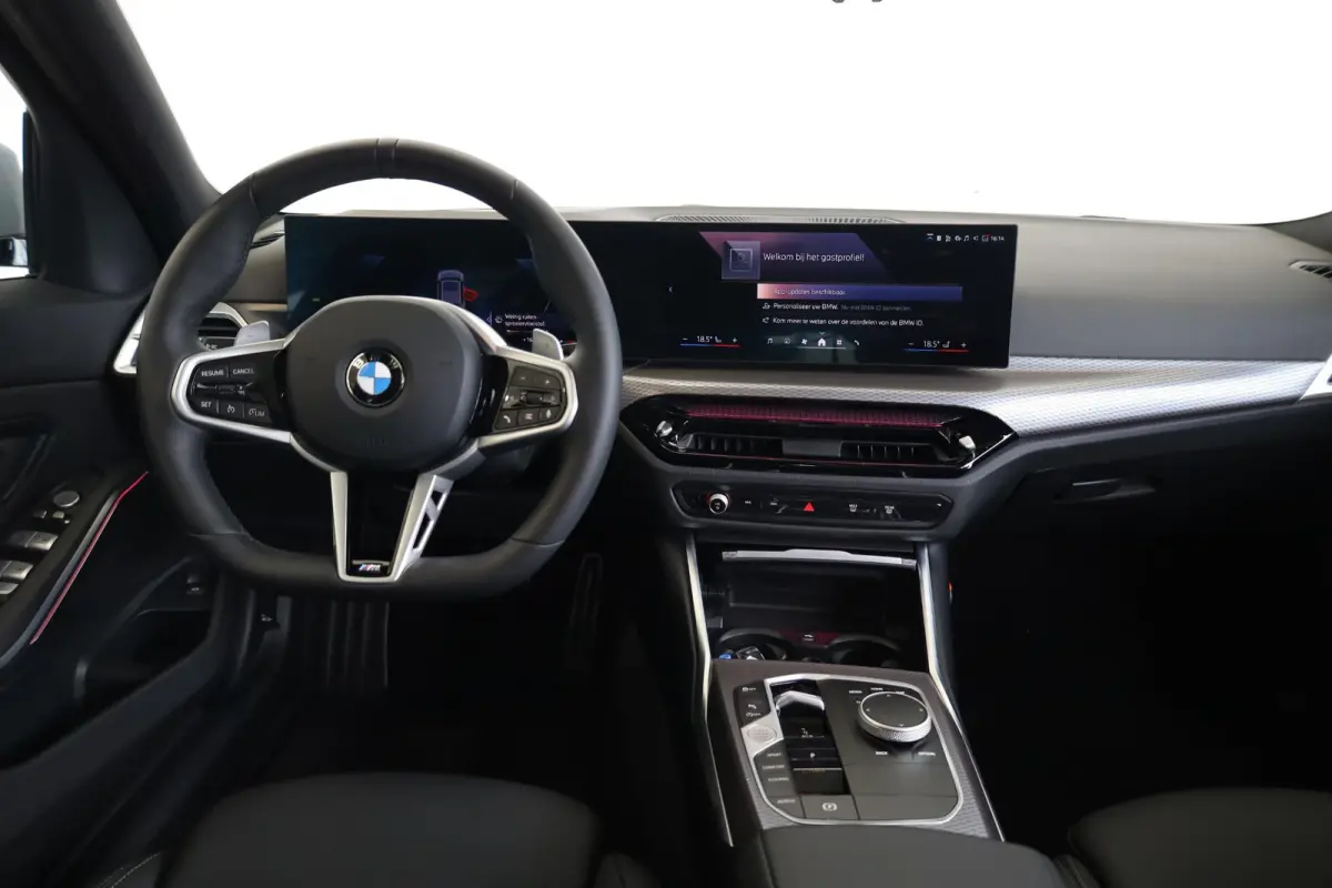 318i | M Sport | Glazen Panoramadak | Trekhaak Elektrisch | Leder | Camera | Stoelverwarming
